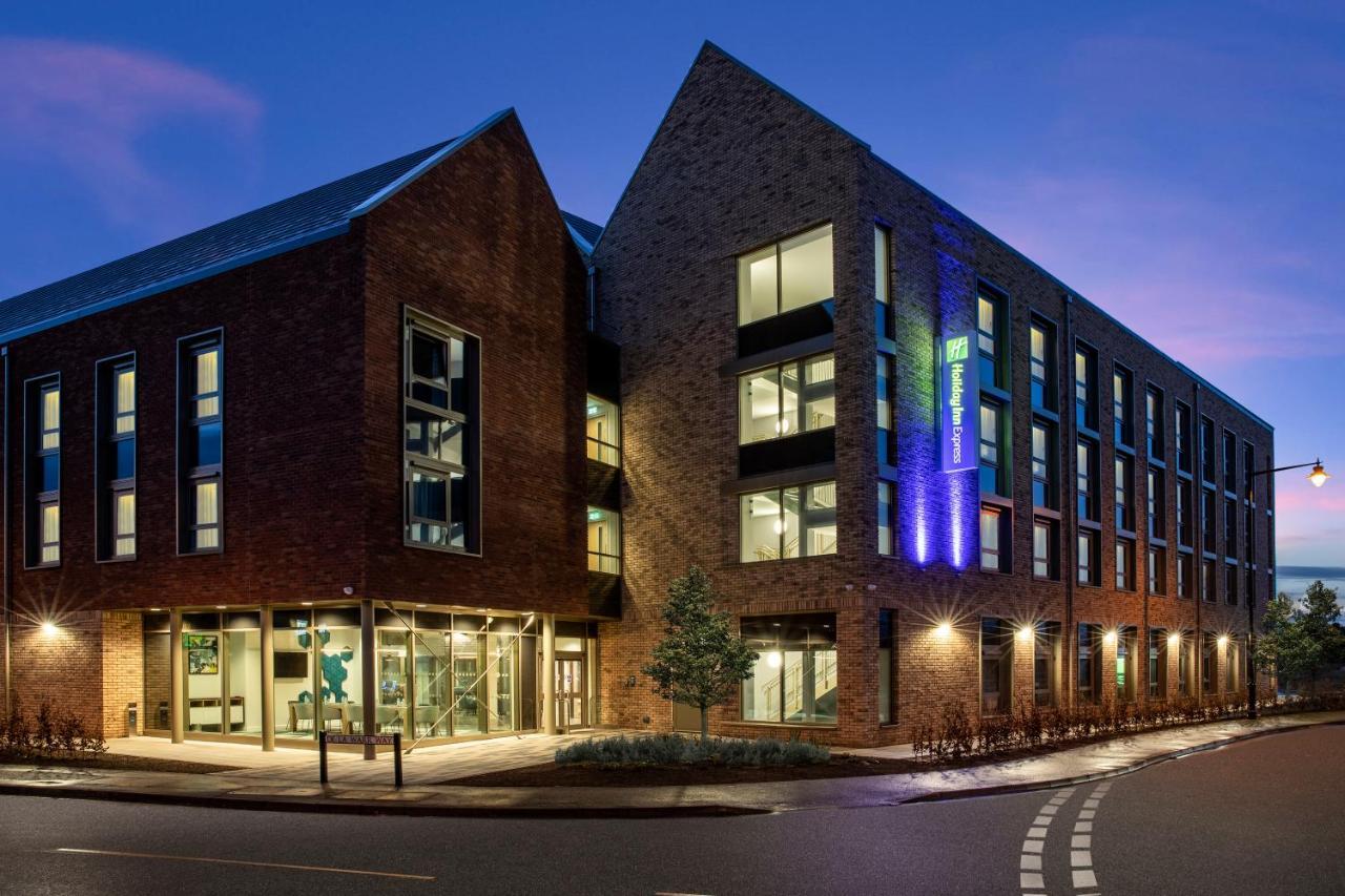 Holiday Inn Express Cambridge West - Cambourne By Ihg ภายนอก รูปภาพ