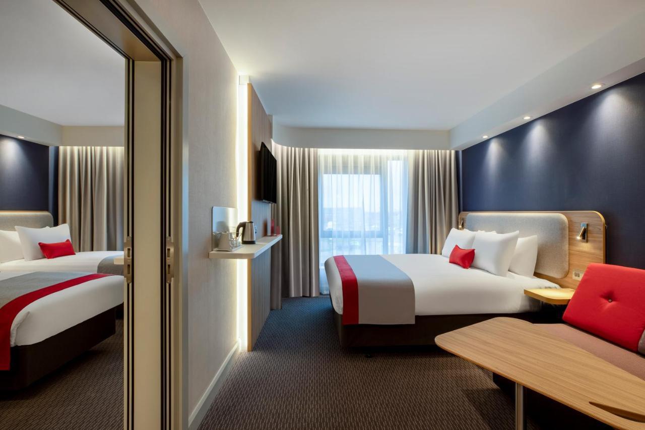 Holiday Inn Express Cambridge West - Cambourne By Ihg ภายนอก รูปภาพ