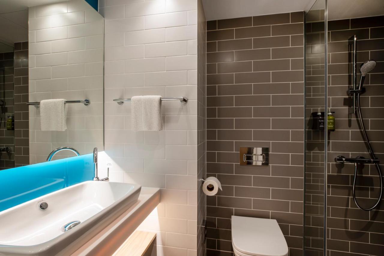 Holiday Inn Express Cambridge West - Cambourne By Ihg ภายนอก รูปภาพ