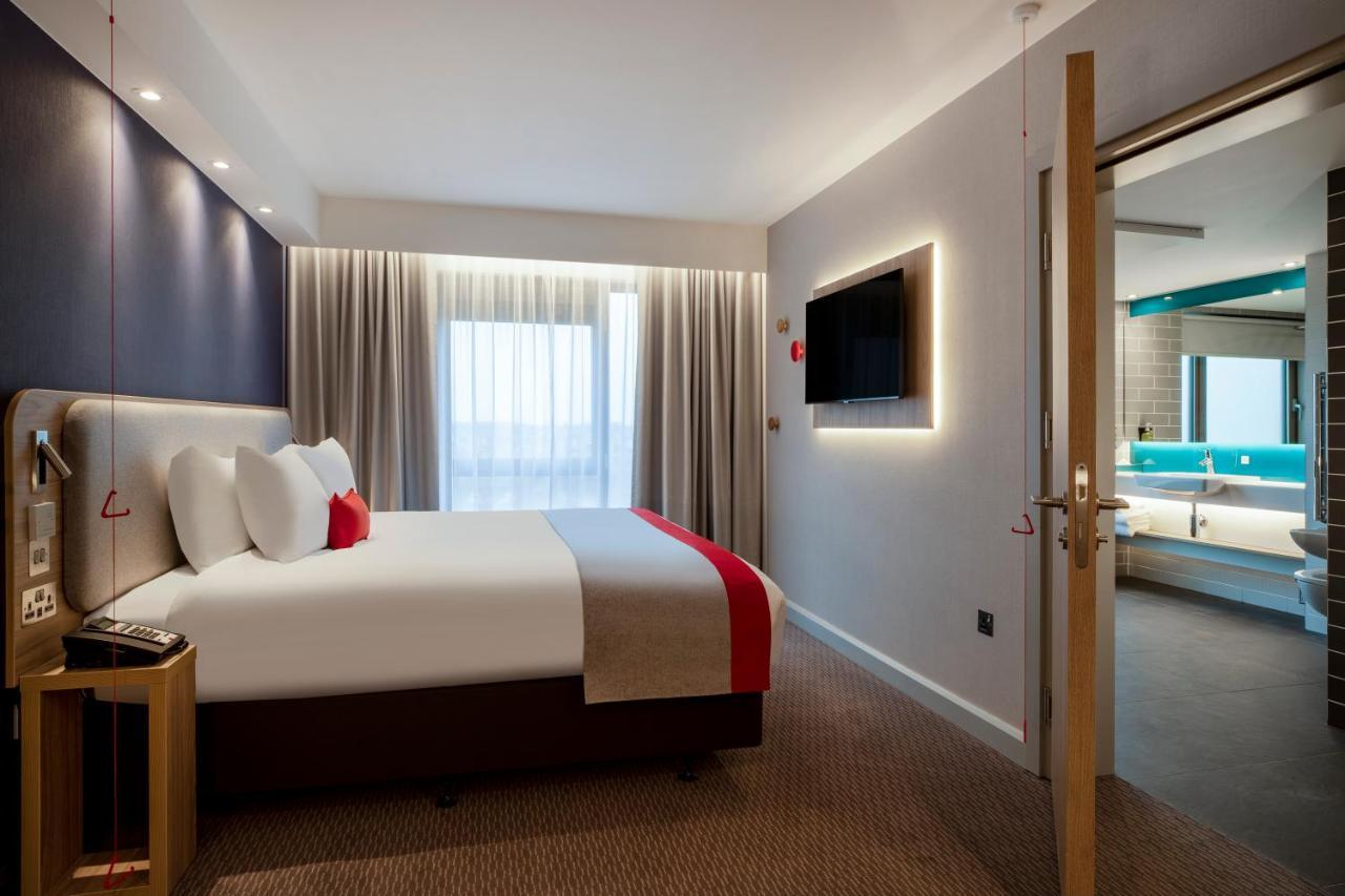 Holiday Inn Express Cambridge West - Cambourne By Ihg ภายนอก รูปภาพ