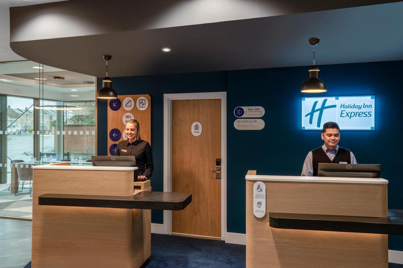 Holiday Inn Express Cambridge West - Cambourne By Ihg ภายนอก รูปภาพ