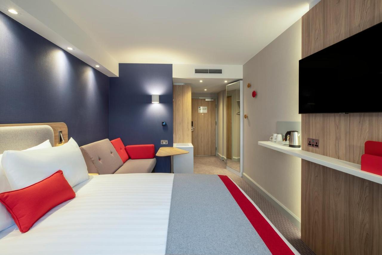 Holiday Inn Express Cambridge West - Cambourne By Ihg ภายนอก รูปภาพ