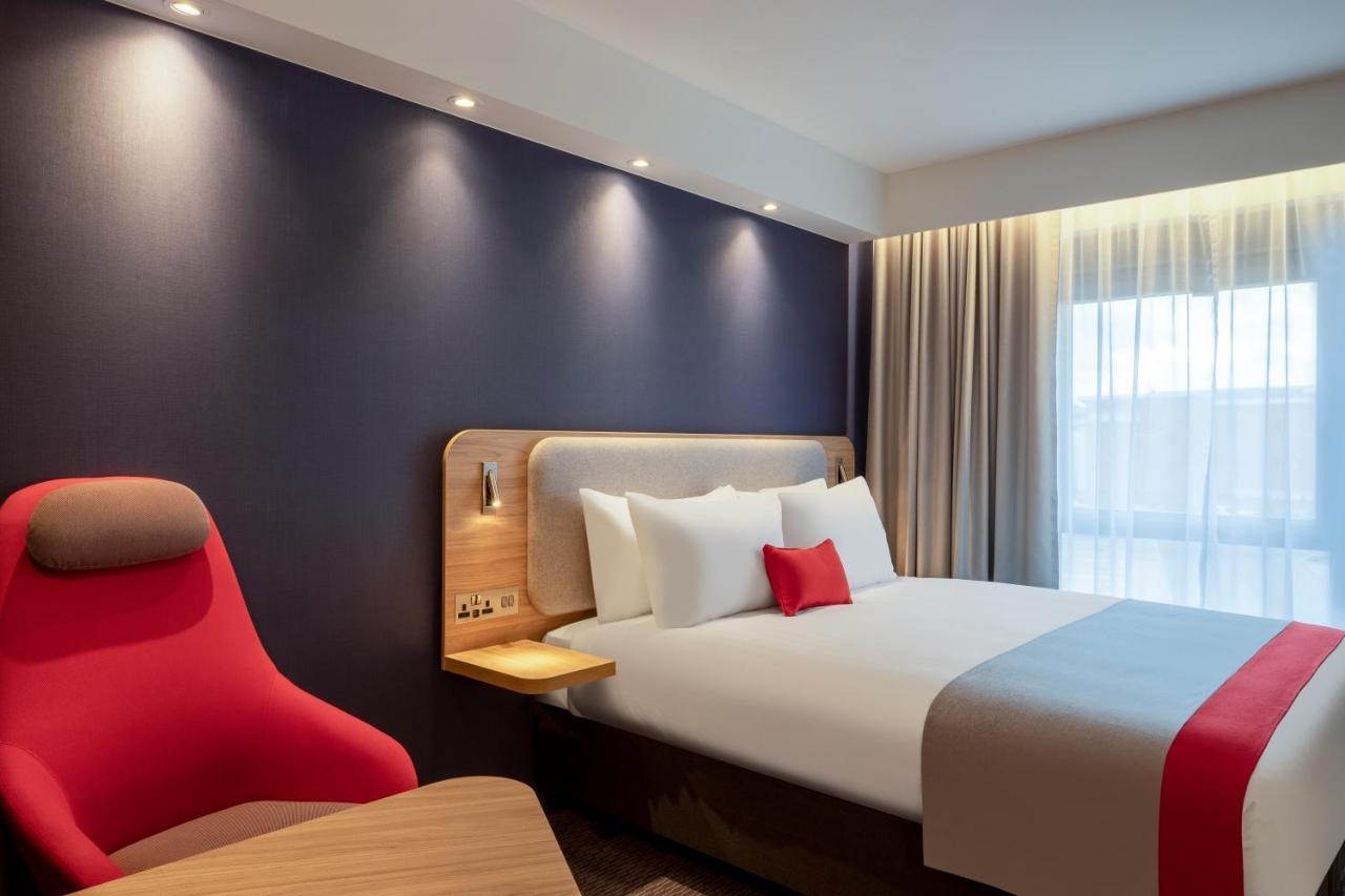 Holiday Inn Express Cambridge West - Cambourne By Ihg ภายนอก รูปภาพ