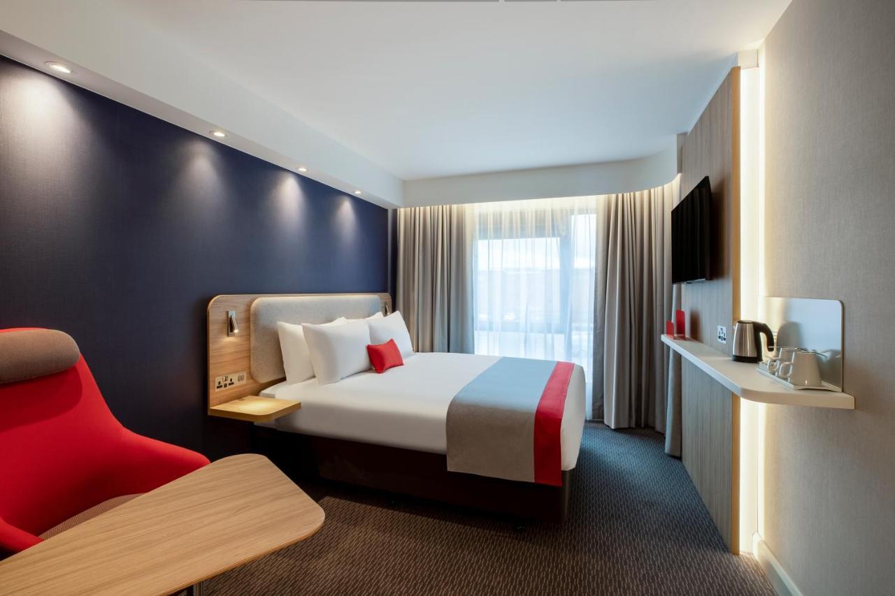 Holiday Inn Express Cambridge West - Cambourne By Ihg ภายนอก รูปภาพ