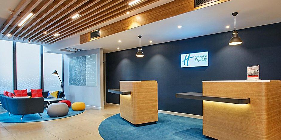 Holiday Inn Express Cambridge West - Cambourne By Ihg ภายนอก รูปภาพ