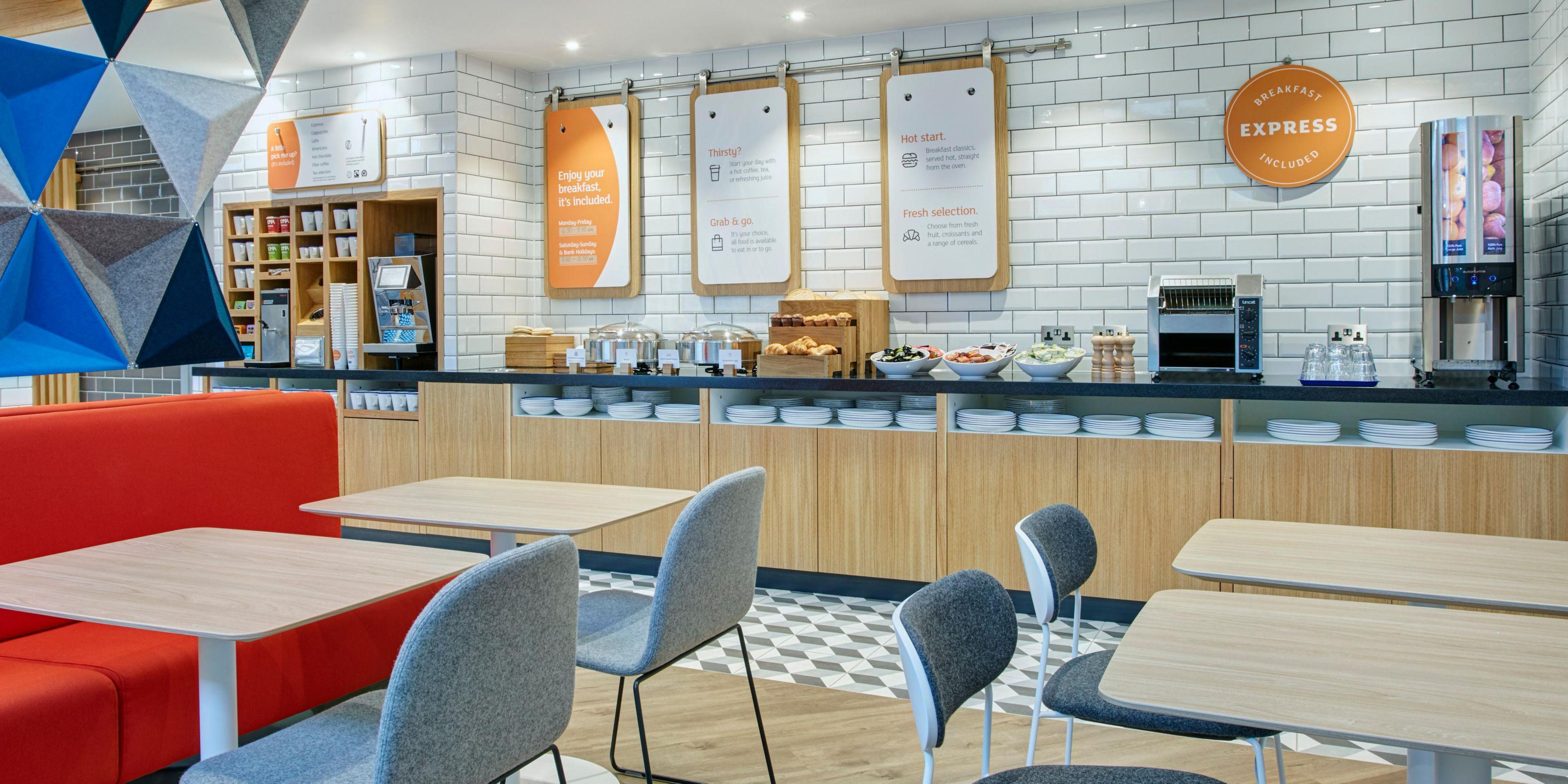 Holiday Inn Express Cambridge West - Cambourne By Ihg ภายนอก รูปภาพ
